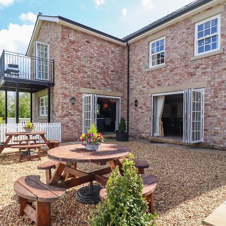 Moor End Manor Villa Poulton-le-Fylde Exterior photo